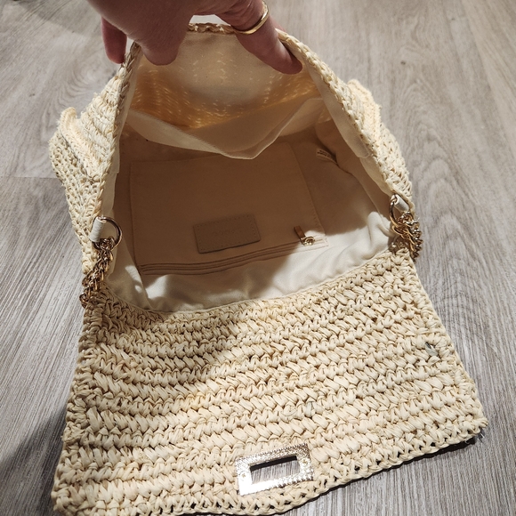 Covertible raffia shoulder/crossbody purse with gold chain - Picture 9 of 12